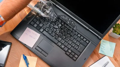 Профилактика на залят лаптоп